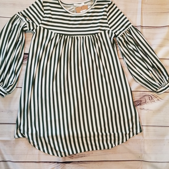 Striped "bell sleeve" top - Picture 2 of 2